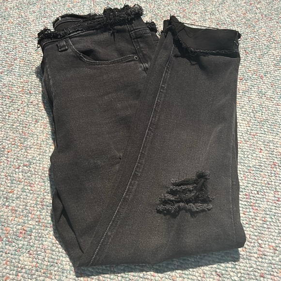 Ladies size 32 Kensie Black Jeans with destruction/raw edge - Picture 10 of 10